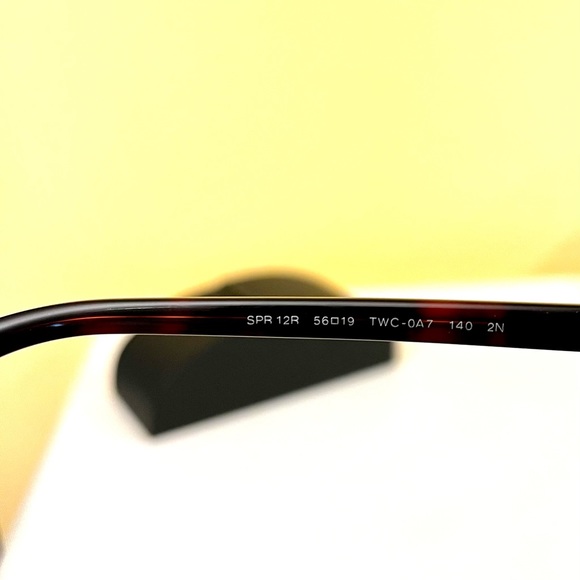 Authentic luxury Prada sunglasses - Picture 4 of 4